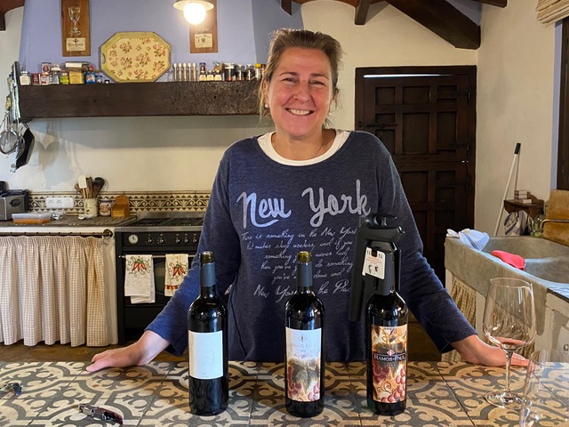 Pilar with Ramos-Paul vintage wines.«A very famous wine taster once said about our 2006 and 2005 vintages: Brad Pitt and George Clooney – take your pick!» Photo © Bodegas Ramos-Paul